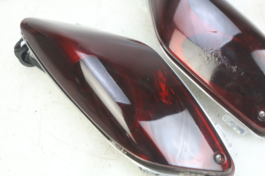 photo de Luz traseira YAMAHA XMAX X-MAX 125 (2006 - 2009) - Zoom do estado de desgaste