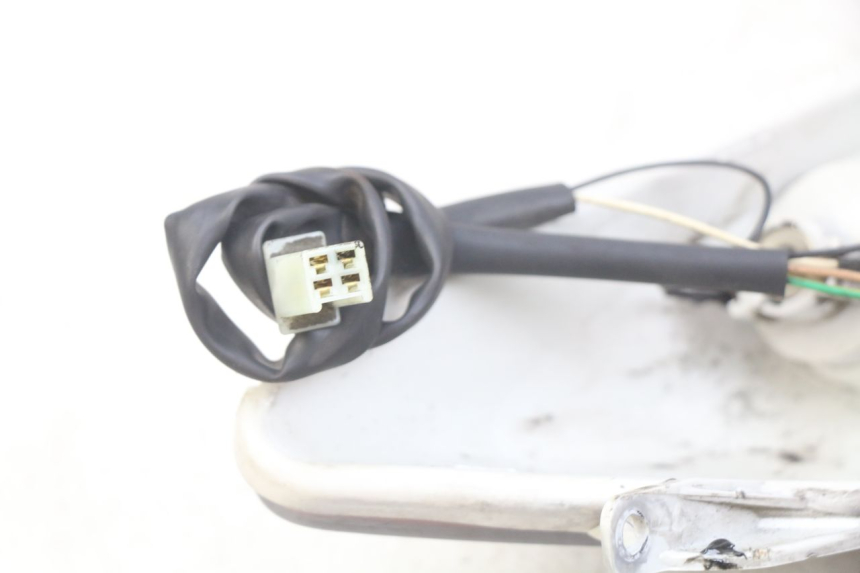 photo de Luz traseira YAMAHA XMAX X-MAX 125 (2006 - 2009) - Estado da superfície