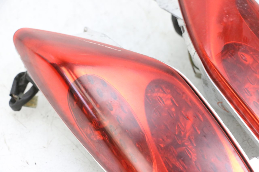 photo de Luz traseira YAMAHA XMAX X-MAX 125 (2006 - 2009) - Ampliação dos componentes