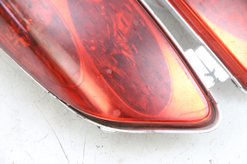 photo de Luz traseira YAMAHA XMAX X-MAX 125 (2006 - 2009) - Vista de perto