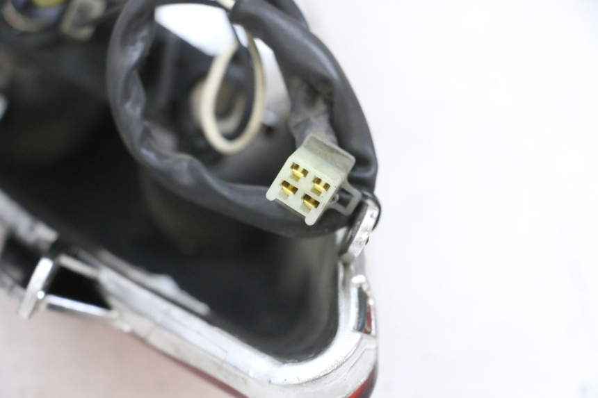 photo de Luz traseira YAMAHA XMAX X-MAX 125 (2006 - 2009) - Pontos de fixação