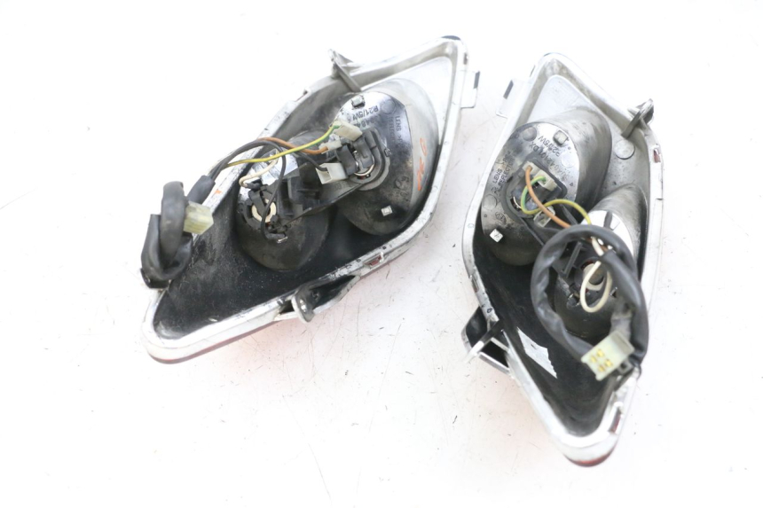 photo de Luz traseira YAMAHA XMAX X-MAX 125 (2006 - 2009) - Estado da superfície