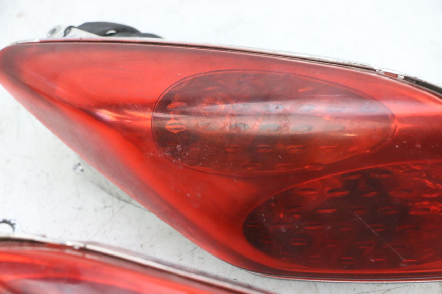 photo de Luz traseira YAMAHA XMAX X-MAX 125 (2006 - 2009) - Marcações e referências