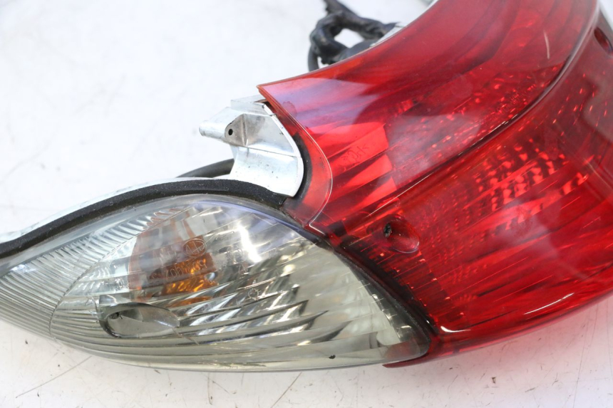 photo de LUZ TRASEIRA HONDA XLV VARADERO 125 (2007 - 2012) - Detalhes característicos