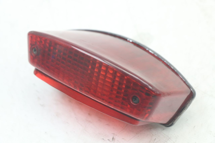 photo de Luz traseira PEUGEOT XP6 50 (1997 - 2003) - Zoom do estado de desgaste