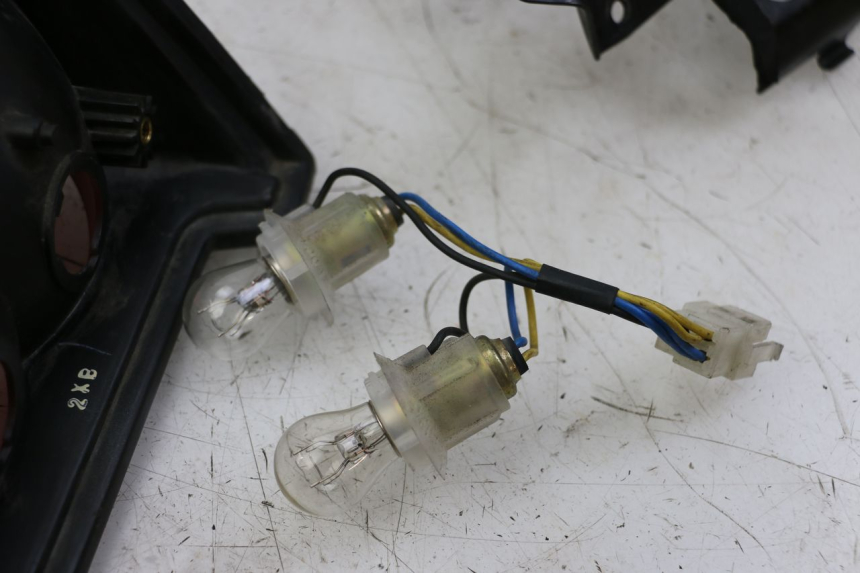 photo de Luz traseira YAMAHA FZS FAZER 600 (2001 - 2003) - Vista geral