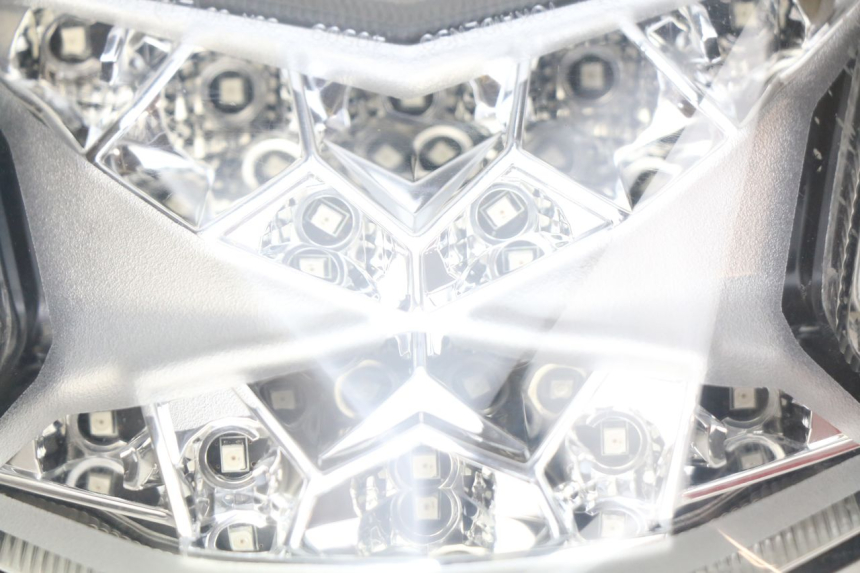 photo de Luz traseira KAWASAKI Z 650 (2016 - 2019) - Pontos de fixação