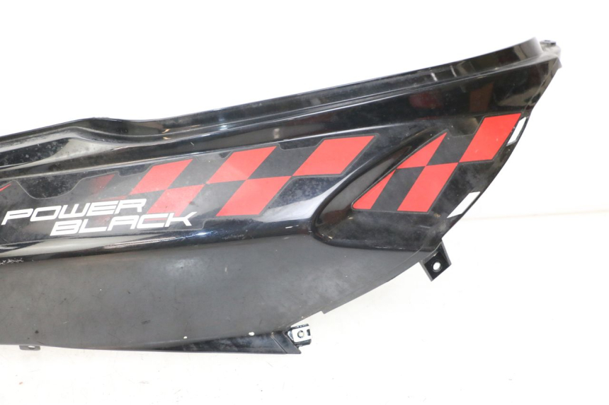 photo de LATERAL TRASEIRO DIREITO DAELIM A-FOUR 2T 50 (2005 - 2012) - Detalhes característicos