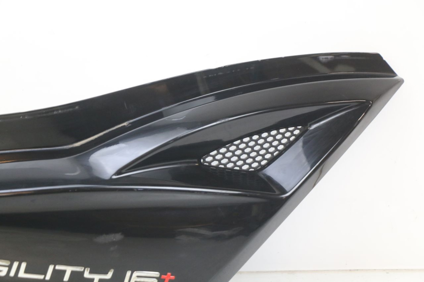 photo de LATERAL TRASEIRO DIREITO KYMCO AGILITY 16+ 4T 50 (2018 - 2023) - Zoom do estado de desgaste