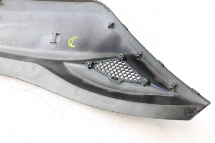photo de FLANCO TRASEIRO DIREITO KYMCO AGILITY CITY 16P 125 (2015 - 2024) - Detalhes característicos