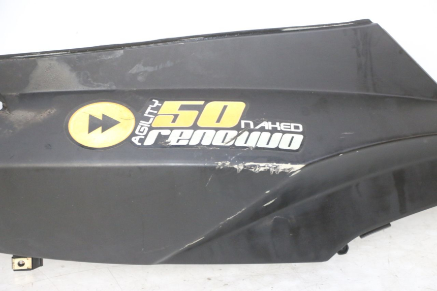 photo de LATERAL TRASEIRO DIREITO KYMCO AGILITY NAKED RENOUVO 2T 50 (2011 - 2018) - Detalhes característicos