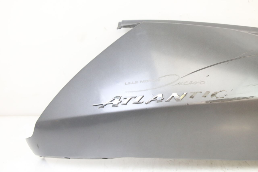 photo de LATERAL TRASEIRO DIREITO APRILIA ATLANTIC 125 (2003 - 2009) - Detalhe da peça