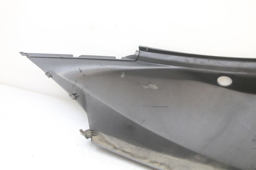 photo de LATERAL TRASEIRO DIREITO APRILIA ATLANTIC 125 (2003 - 2009) - Pontos de fixação