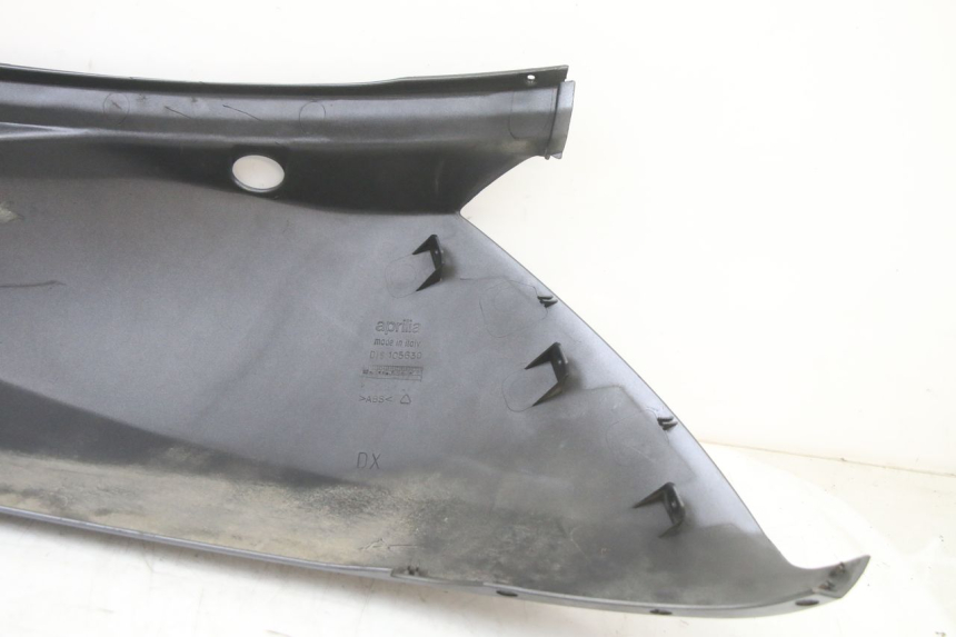 photo de LATERAL TRASEIRO DIREITO APRILIA ATLANTIC 125 (2003 - 2009) - Estado da superfície