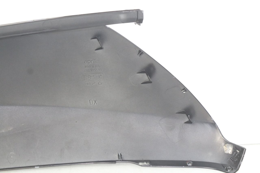 photo de LATERAL TRASEIRO DIREITO APRILIA ATLANTIC 125 (2003 - 2009) - Zoom do estado de desgaste