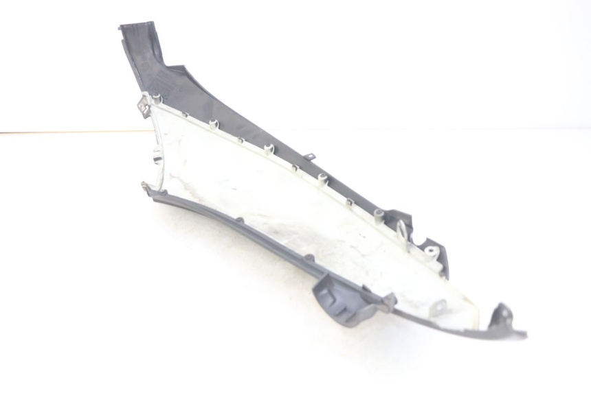 photo de LATERAL TRASEIRO DIREITO PIAGGIO BEVERLY 125 (2010 - 2015) - Outro ângulo de visão