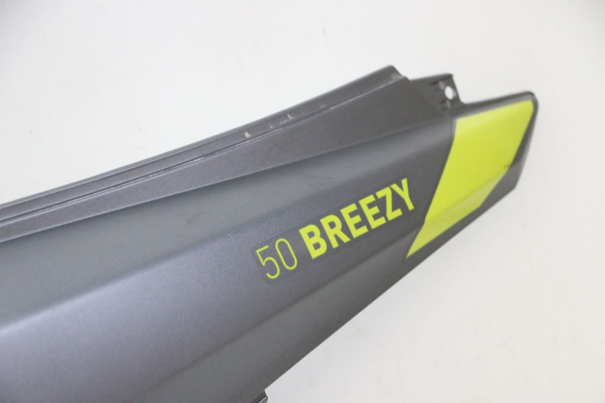 photo de LATERAL TRASEIRO DIREITO MOTRON BREEZY 4T 50 (2021 - 2025) - Detalhes característicos