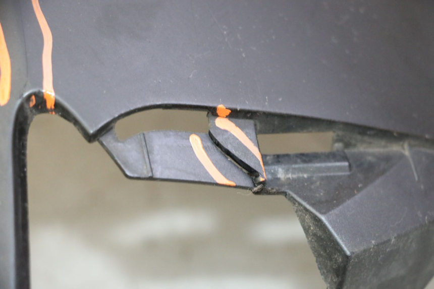 photo de LATERAL TRASEIRO DIREITO SUZUKI BURGMAN 125 (2007 - 2014) - Zoom do estado de desgaste