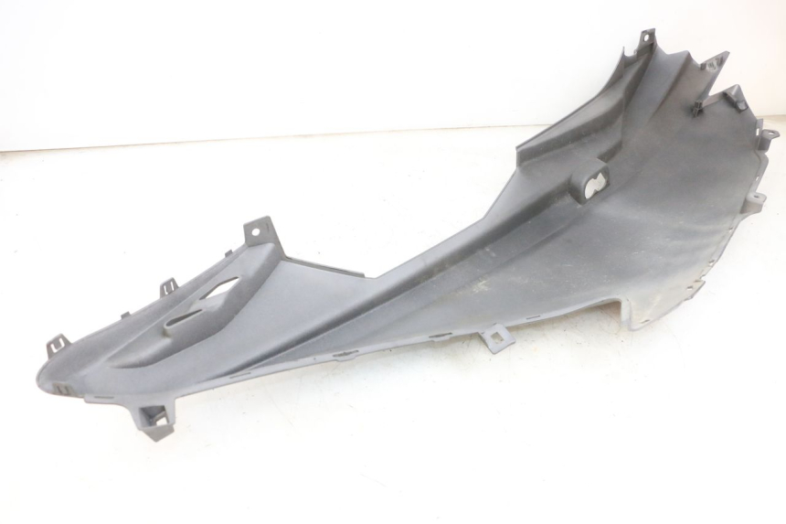 photo de LATERAL TRASEIRO DIREITO SUZUKI BURGMAN 650 (2013 - 2020) - Zoom do estado de desgaste