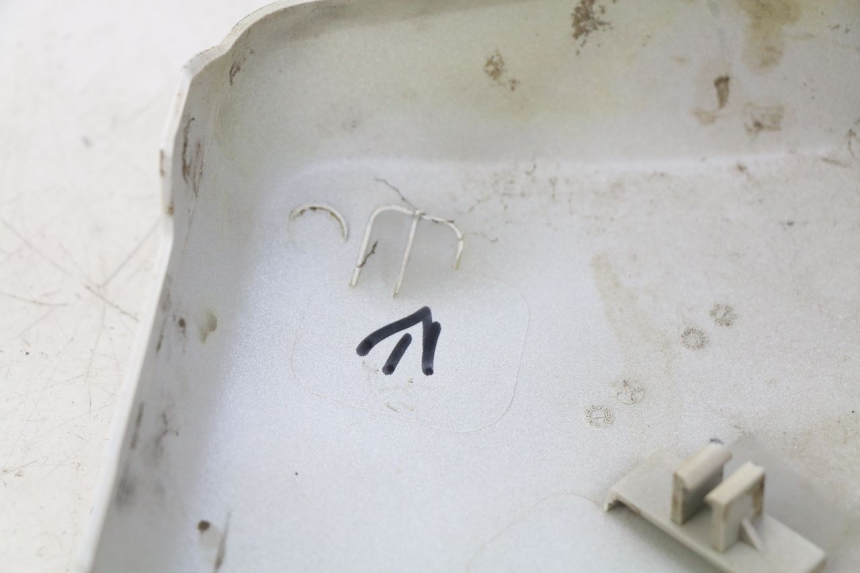 photo de LATERAL TRASEIRO DIREITO YAMAHA BW'S BWS 125 (2010 - 2013) - Detalhe da peça