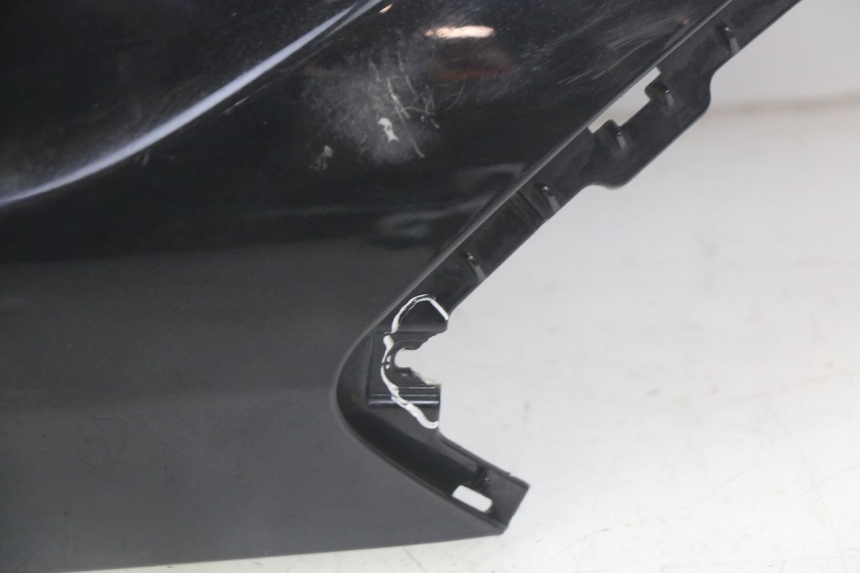 photo de LATERAL TRASEIRO DIREITO PEUGEOT CITYSTAR 125 (2011 - 2017) - Detalhes característicos