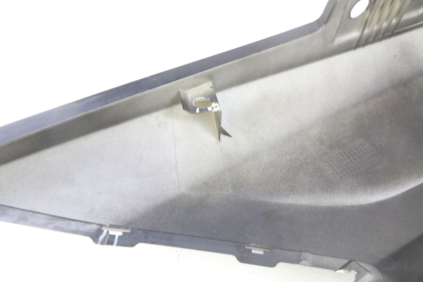 photo de LATERAL TRASEIRO DIREITO PEUGEOT CITYSTAR 125 (2011 - 2017) - Zoom do estado de desgaste