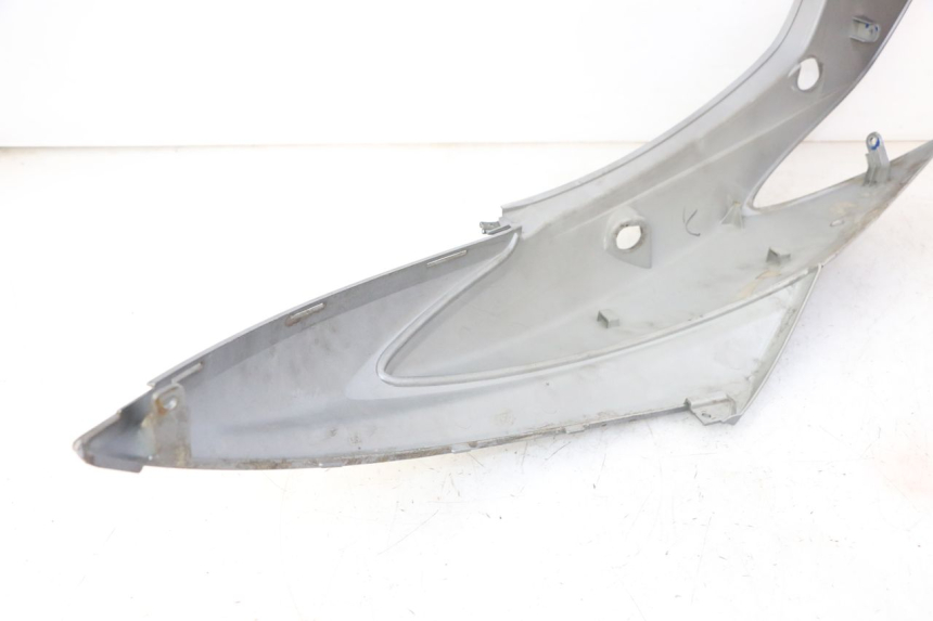 photo de LATERAL TRASEIRO DIREITO YAMAHA CYGNUS X INJECTION 125 (2007 - 2013) - Detalhe da peça