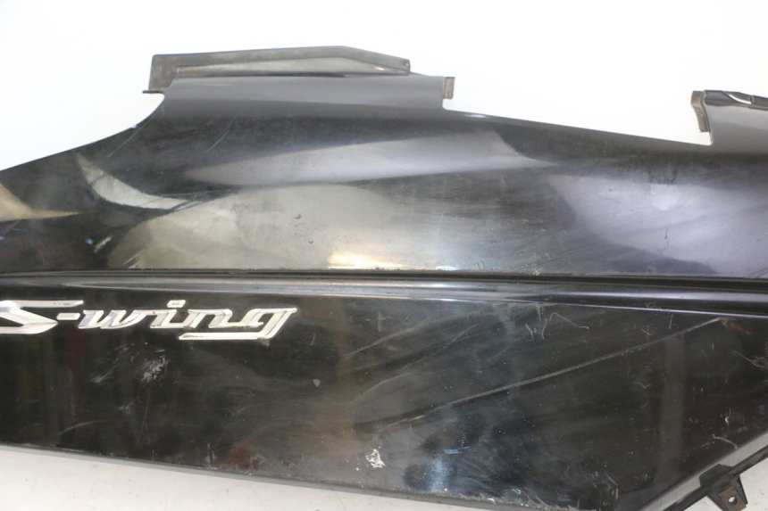 photo de LATERAL TRASEIRO DIREITO HONDA FES S-WING SWING ABS 125 (2007 - 2015) - Detalhes característicos