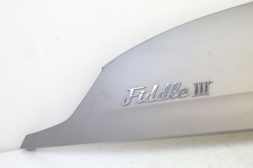 photo de LATERAL TRASEIRO DIREITO SYM FIDDLE 3 III 125 (2014 - 2020) - Detalhe da peça