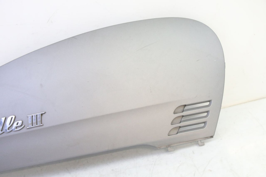 photo de LATERAL TRASEIRO DIREITO SYM FIDDLE 3 III 125 (2014 - 2020) - Zoom do estado de desgaste