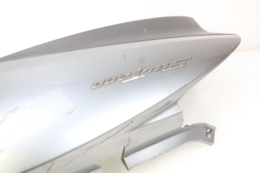 photo de LATERAL TRASEIRO DIREITO HONDA FJS SILVERWING SILVER WING 400 (2009 - 2016) - Detalhes característicos