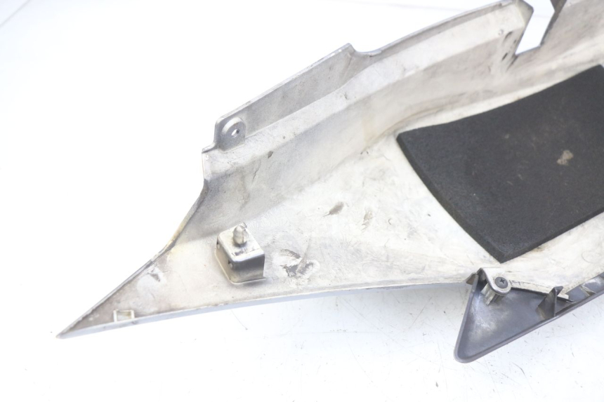 photo de LATERAL TRASEIRO DIREITO HONDA FJS SILVERWING SILVER WING 400 (2009 - 2016) - Pontos de fixação