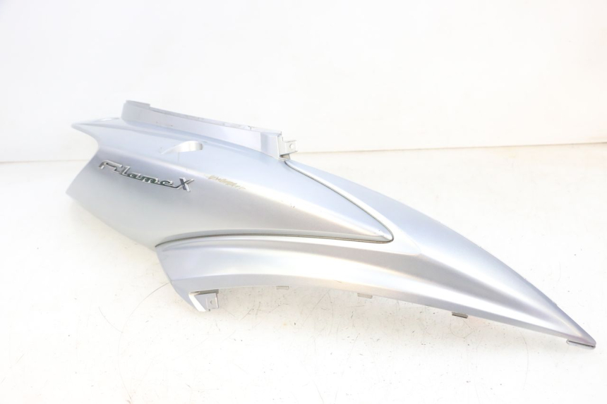 photo de LATERAL TRASEIRO DIREITO MBK FLAME X 125 (2007 - 2016) - Detalhes característicos