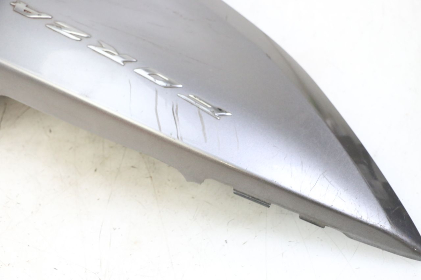 photo de LATERAL TRASEIRO DIREITO HONDA FORZA ABS 300 (2013 - 2017) - Detalhes característicos