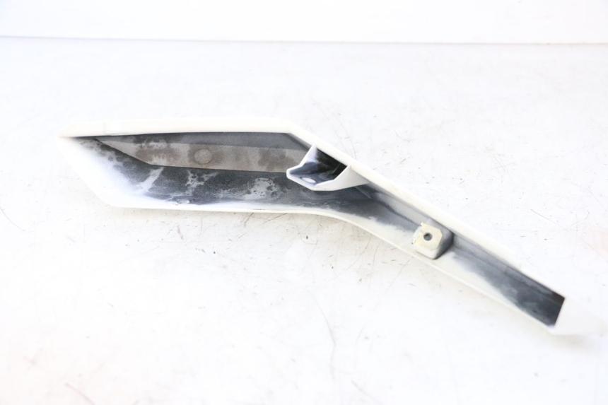 photo de LATERAL TRASEIRO DIREITO BMW G310 R 310 (2016 - 2020) - Zoom do estado de desgaste