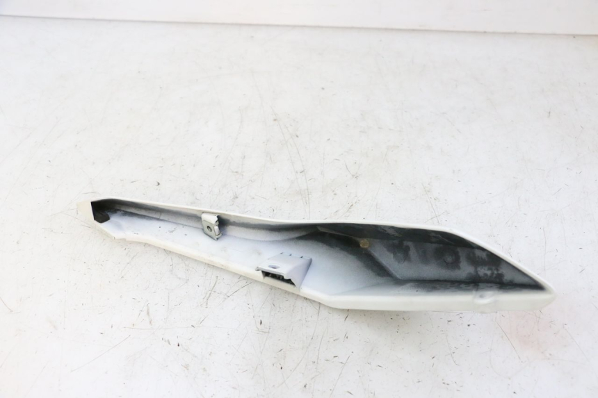 photo de LATERAL TRASEIRO DIREITO BMW G310 R 310 (2016 - 2020) - Outro ângulo de visão