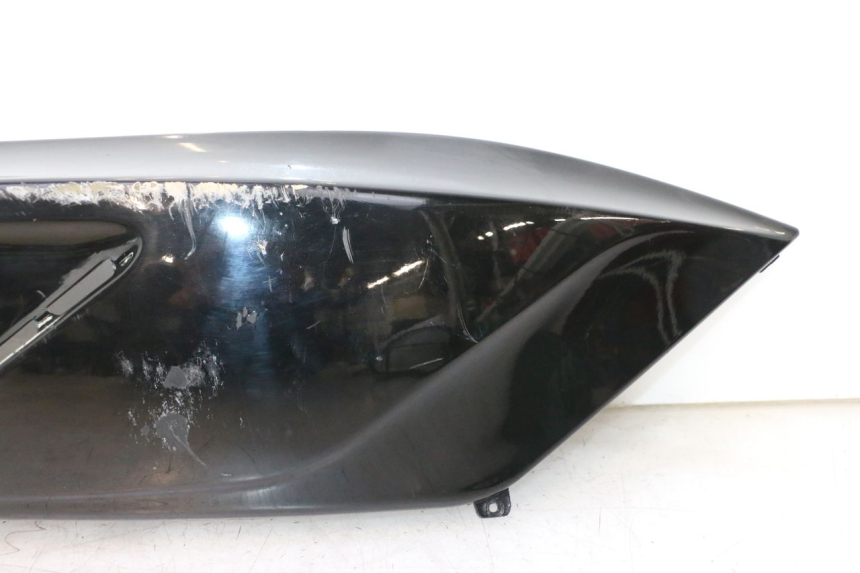 photo de FLANCO TRASEIRO DIREITO GILERA GP 800 (2007 - 2013) - Detalhe da peça
