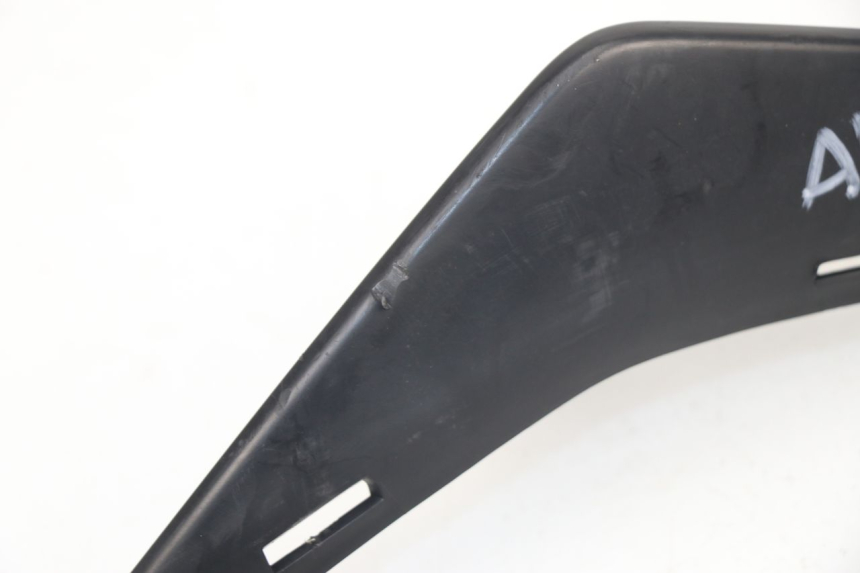 photo de LATERAL TRASEIRO DIREITO SUZUKI GSR 750 (2011 - 2017) - Zoom do estado de desgaste