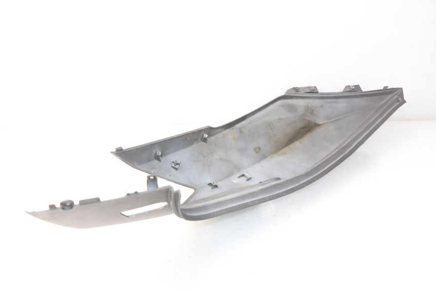 photo de LATERAL TRASEIRO DIREITO SYM GTS EFI ABS 125 (2012 - 2016) - Detalhe da peça