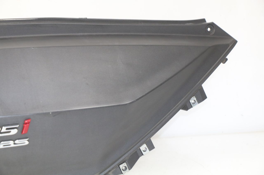 photo de LATERAL TRASEIRO DIREITO SYM GTS EFI ABS 125 (2012 - 2016) - Detalhes característicos