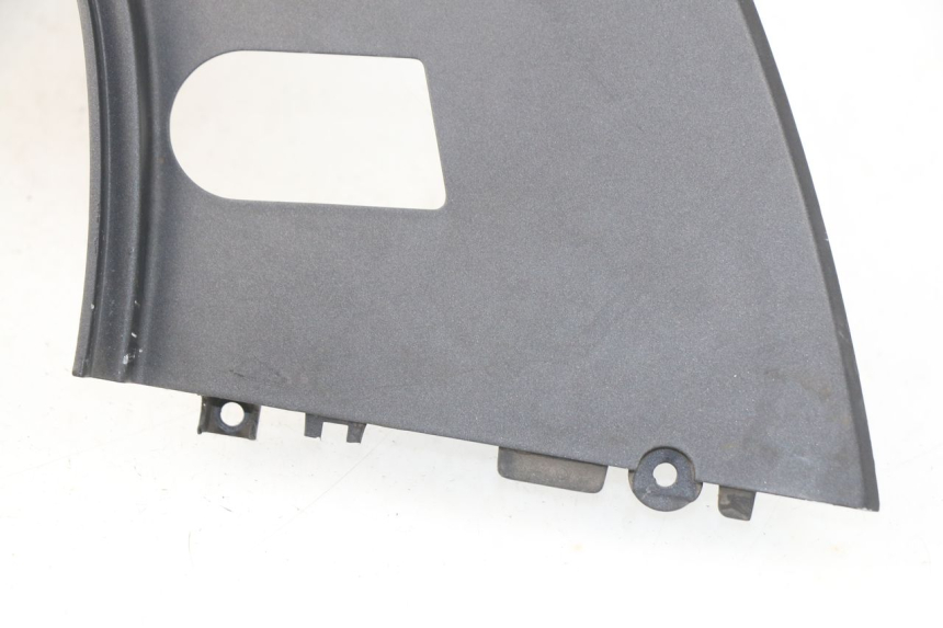 photo de LATERAL TRASEIRO DIREITO SYM GTS EFI ABS 125 (2012 - 2016) - Pontos de fixação
