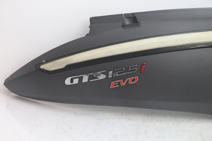 photo de LADO TRASEIRO DIREITO SYM GTS EVO 125 (2009 - 2013) - Detalhe da peça