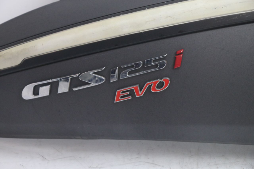 photo de LADO TRASEIRO DIREITO SYM GTS EVO 125 (2009 - 2013) - Zoom do estado de desgaste