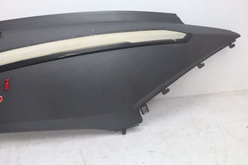 photo de LADO TRASEIRO DIREITO SYM GTS EVO 125 (2009 - 2013) - Outro ângulo de visão