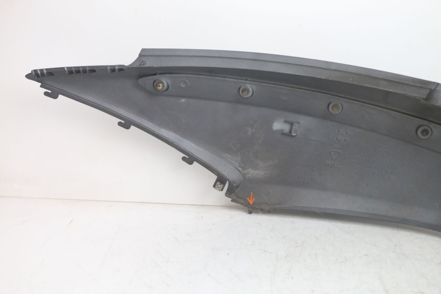 photo de LADO TRASEIRO DIREITO SYM GTS EVO 125 (2009 - 2013) - Pontos de fixação