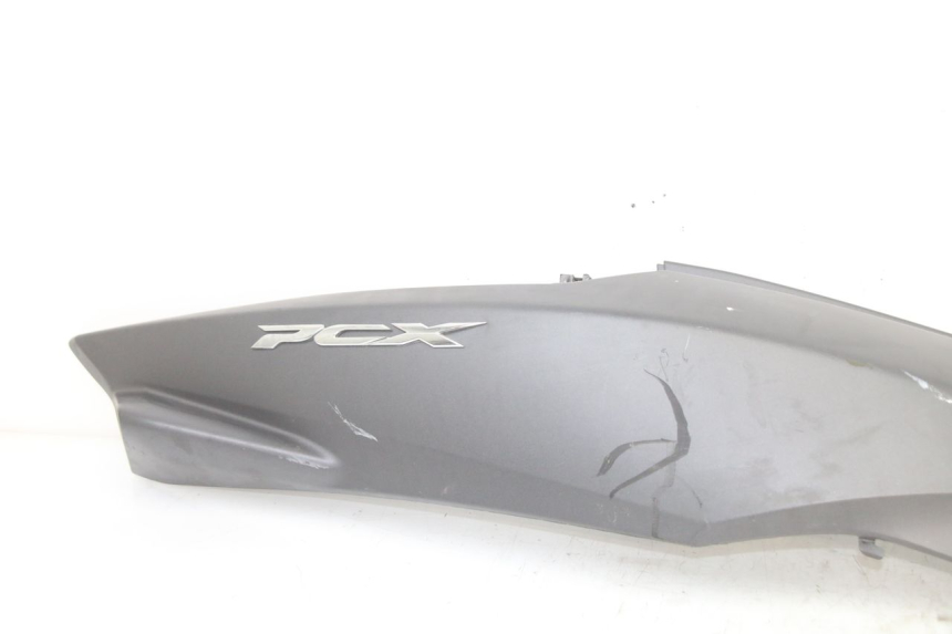 photo de LATERAL TRASEIRO DIREITO HONDA PCX (JF57/JF64) 125 (2014 - 2018) - Detalhe da peça