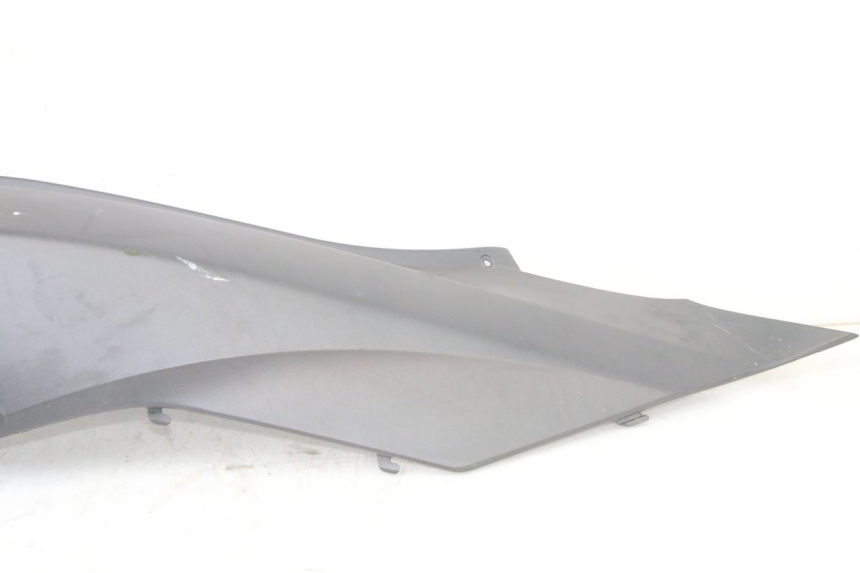 photo de LATERAL TRASEIRO DIREITO HONDA PCX (JF57/JF64) 125 (2014 - 2018) - Zoom do estado de desgaste