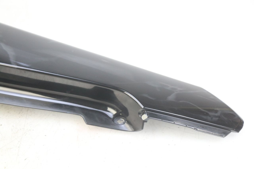 photo de LATERAL TRASEIRO DIREITO YAMAHA HW XENTER 125 (2011 - 2017) - Detalhes característicos