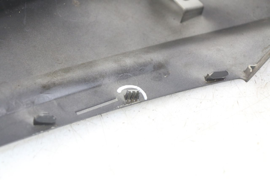photo de LATERAL TRASEIRO DIREITO YAMAHA HW XENTER 125 (2011 - 2017) - Zoom do estado de desgaste