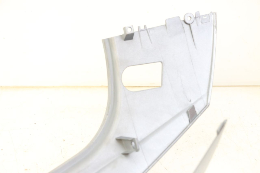 photo de LATERAL TRASEIRO DIREITO SYM JOYMAX 125 (2010 - 2017) - Outro ângulo de visão